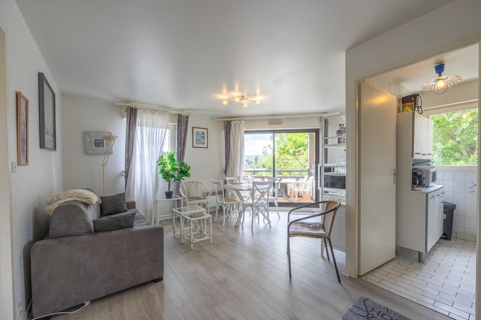 Apartment With Parking And Balcony Near The Beach Довил Екстериор снимка