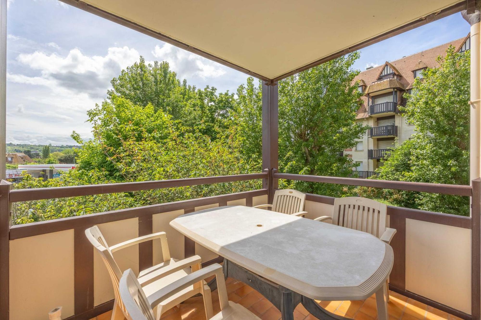 Apartment With Parking And Balcony Near The Beach Довил Екстериор снимка
